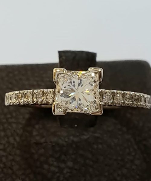 RING 18KT/VS2G CD 0.49CT/SD 0.24CT