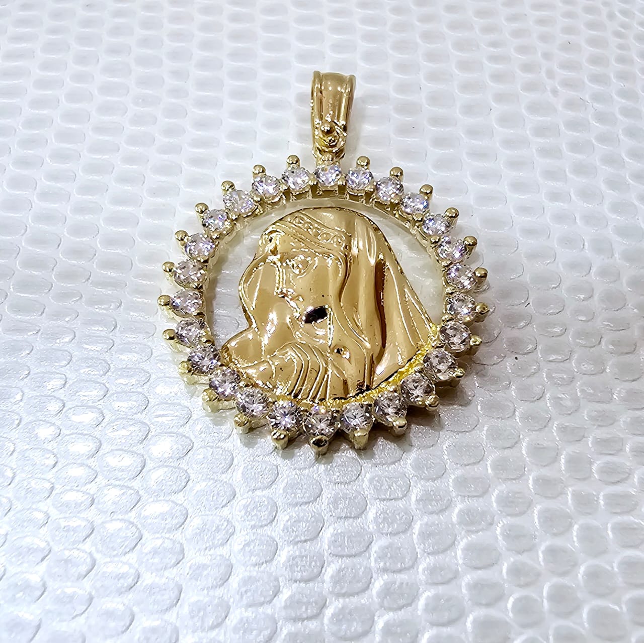 PENDANT 9KT/ SAINT MARY/ CUBIC ZIRCONIA