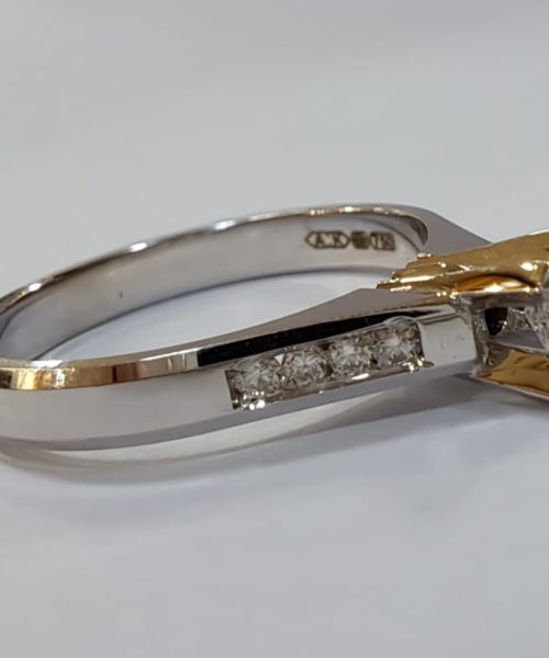 RING 18KT/0.23CT CD/ 0.12CT SD/VS1G