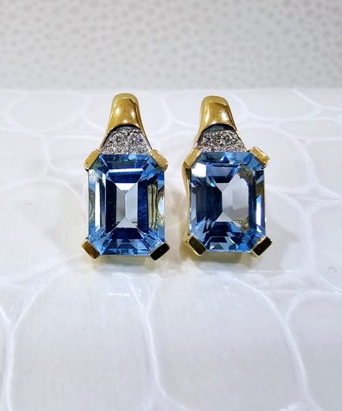 EARRINGS 18KT/ BLUE TOPAZ, DIAMONDS