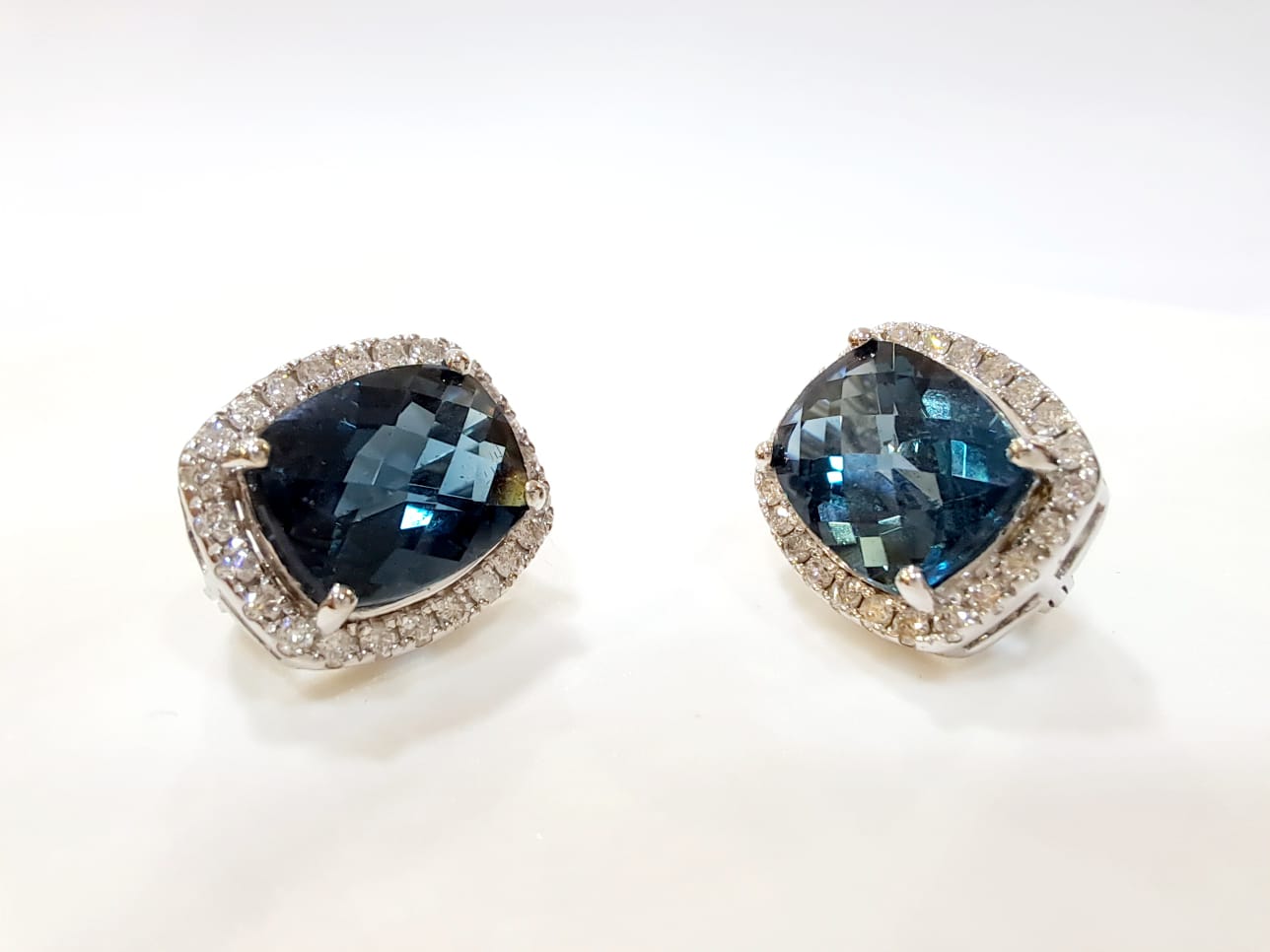 EARRINGS 18KT/0.52CT VSG/7.06CT LONDON BLUE TOPAZ - Image 2