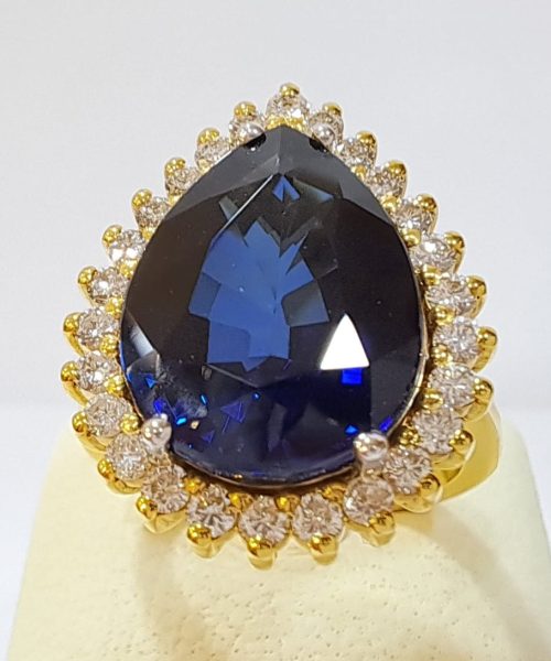 RING 18KT/ 0.70CT VSG/ 8.54CT SAPPHIRE