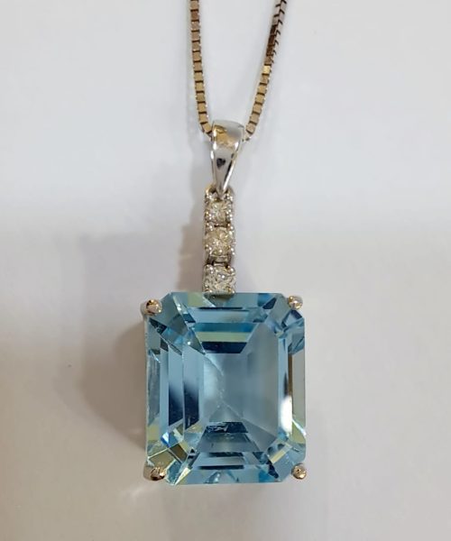 PENDANT 18KT/ 0.09CT VSG/ 6.00CT BLUE TOPAZ